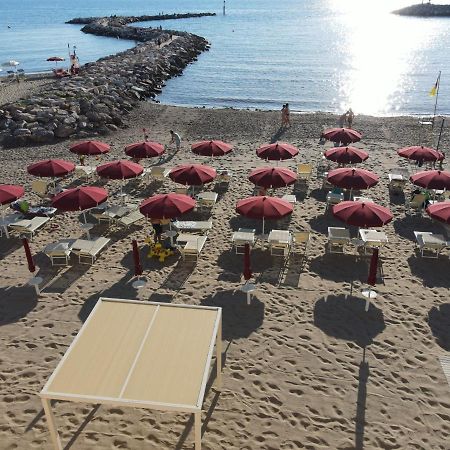 Miio Hotel San Vincenzo Exteriör bild