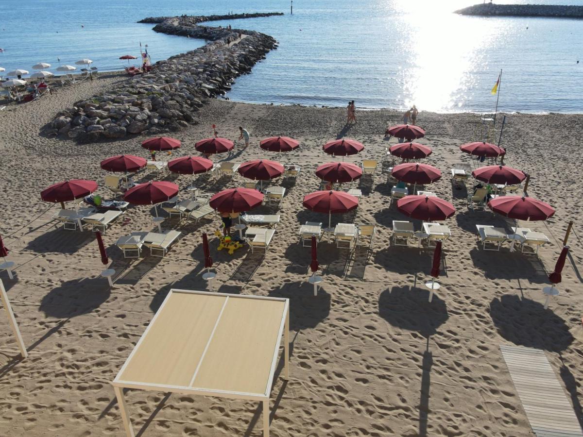 Miio Hotel San Vincenzo Exteriör bild