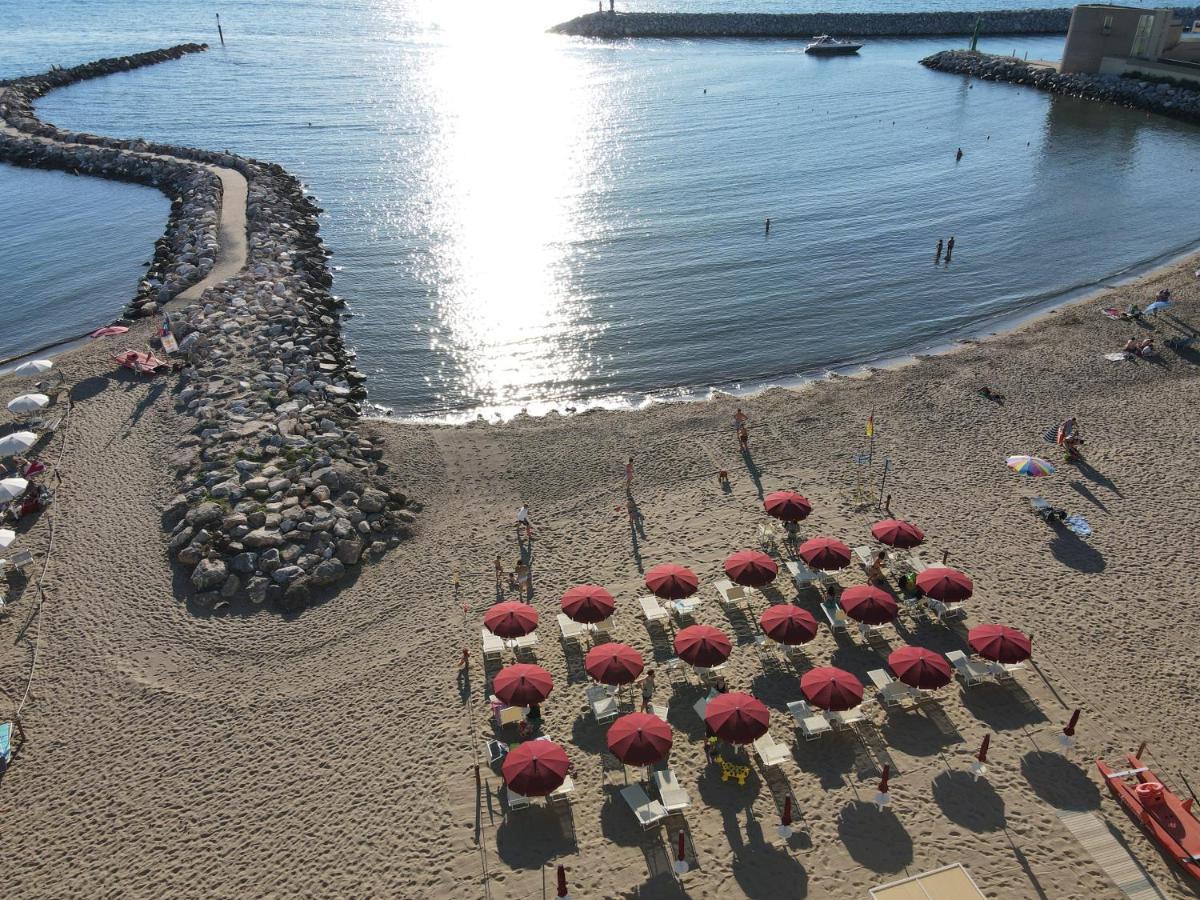 Miio Hotel San Vincenzo Exteriör bild